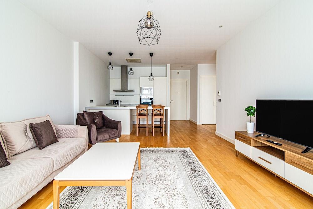 Modern and Central Residence Flat in Bomonti