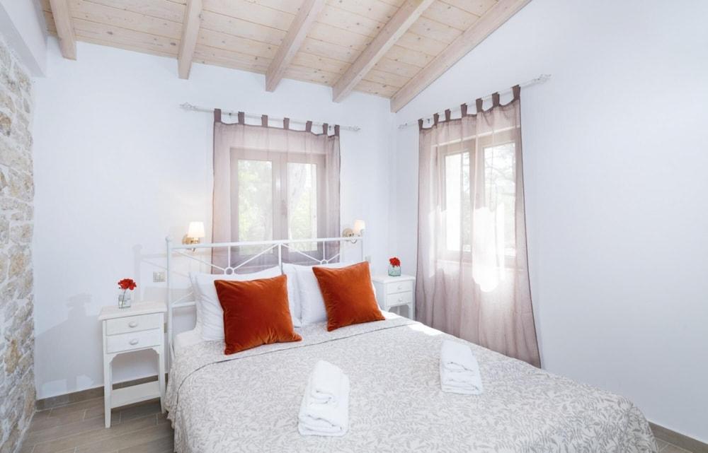 Olive Cottage - Charming 2 bed Villa With Sunsets