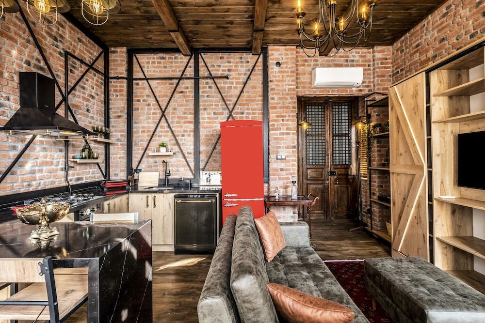 Flat With Galata Tower View Near Sishane Metro