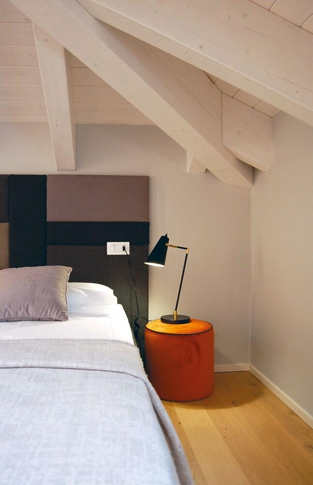 AR Chelsea Apartment