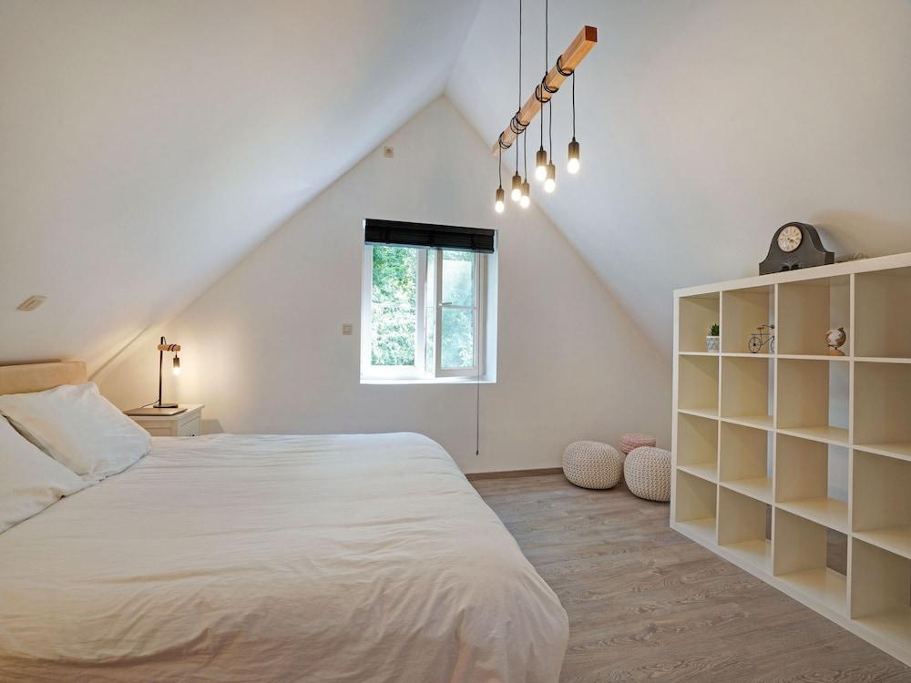 Renovated Farm With Heated Pool