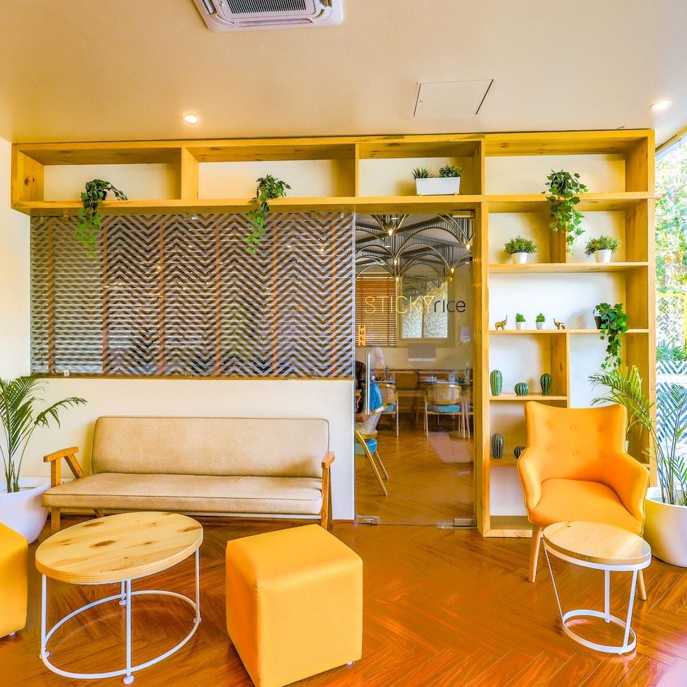 Bloom Hotel - Golf Course Road, Sector 43