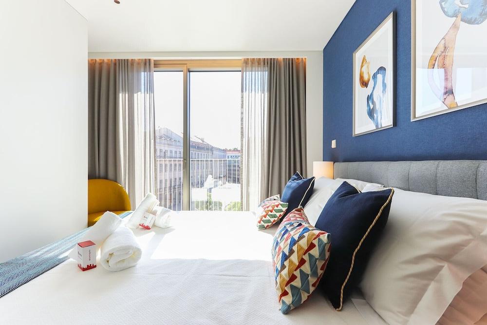 Modern Parliament by Homing