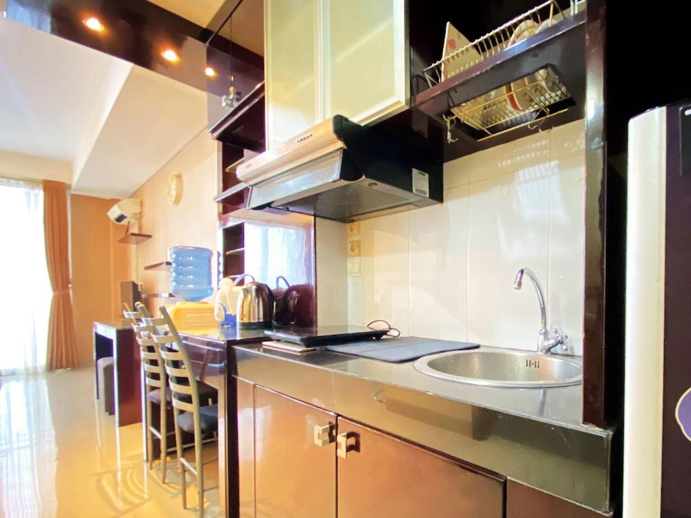 Warm And Cozy Studio At Dago Suites Apartment