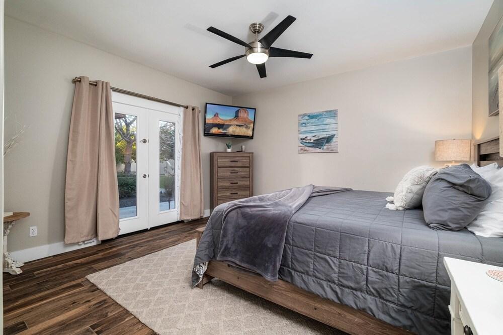 Juniper Mesa 5 Bedroom Home by Redawning