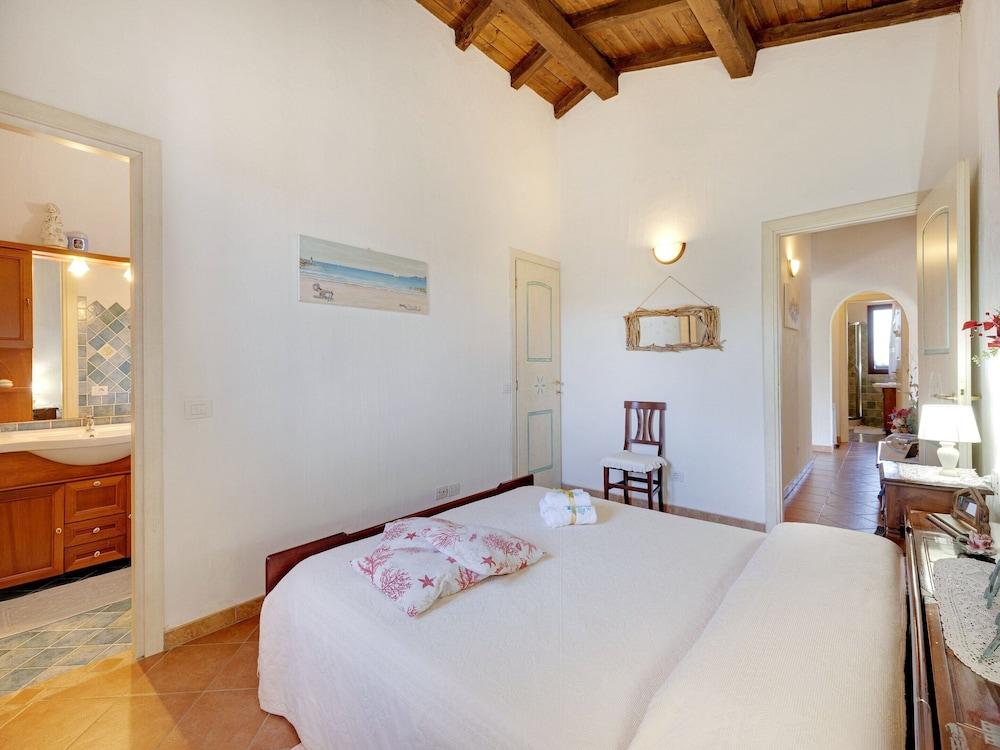 Belvilla by OYO Luxurious Villa With Private Pool