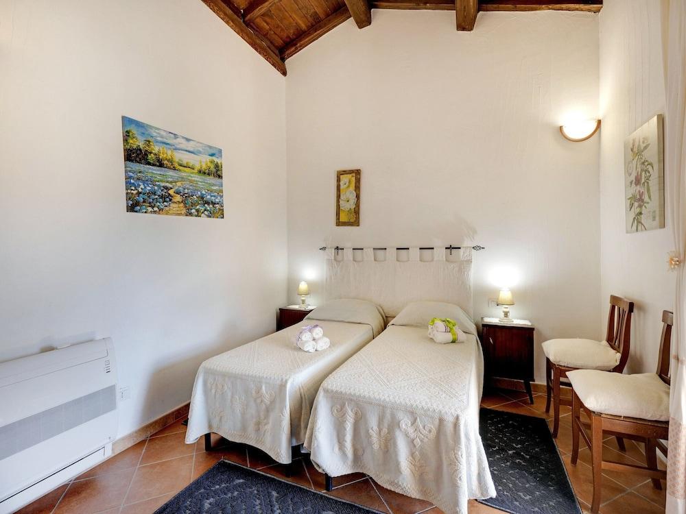 Belvilla by OYO Luxurious Villa With Private Pool