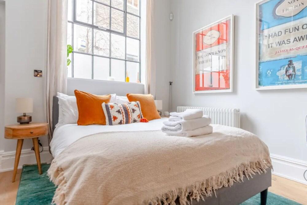 Bright and Stylish 2 Bedroom Flat in Chiswick