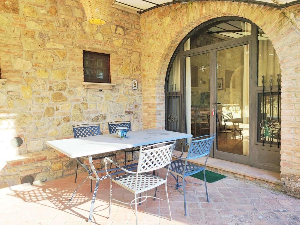 Tuscan Retreat With Pool