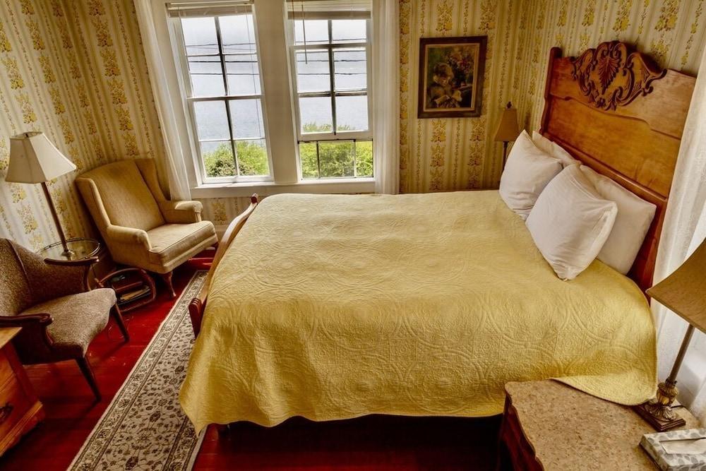 The Historic Requa Inn