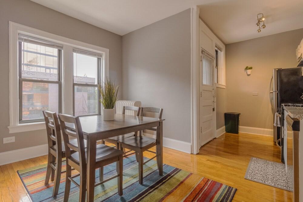 1BR Contemporary Lovely Apt in Lakeview