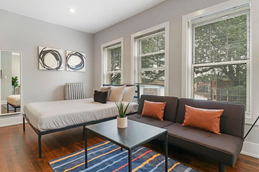 Modern Minimalist Studio in Portage Park
