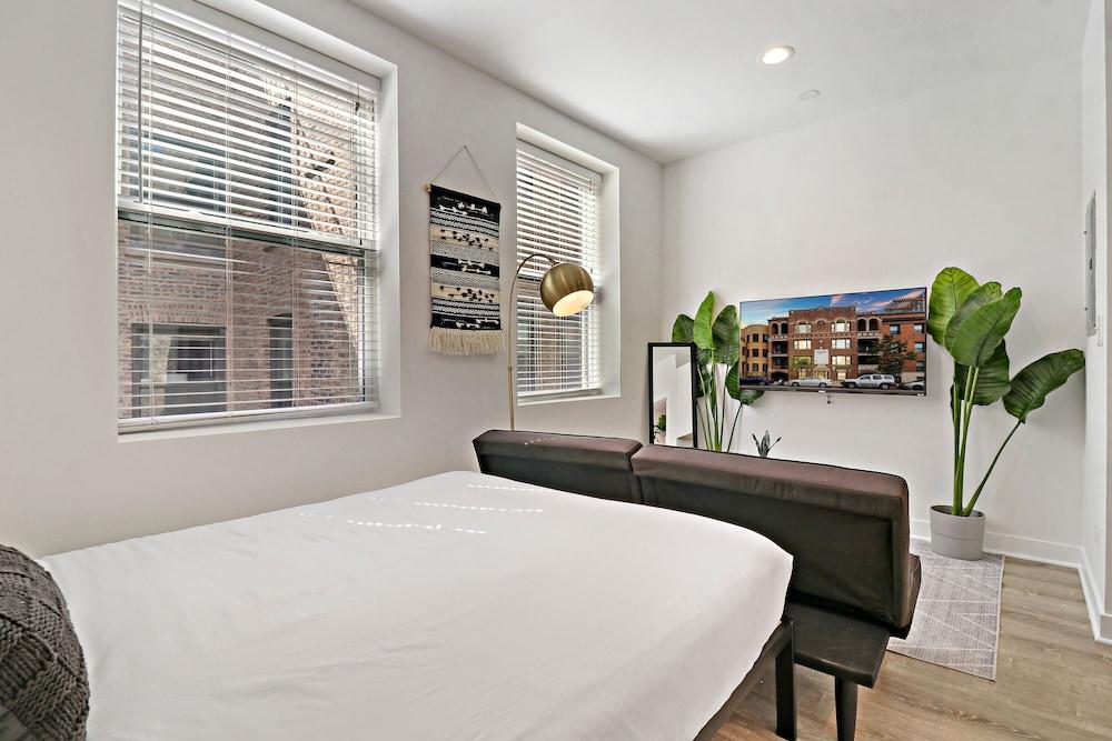 Nice & Comfy Studio Apt in Uptown