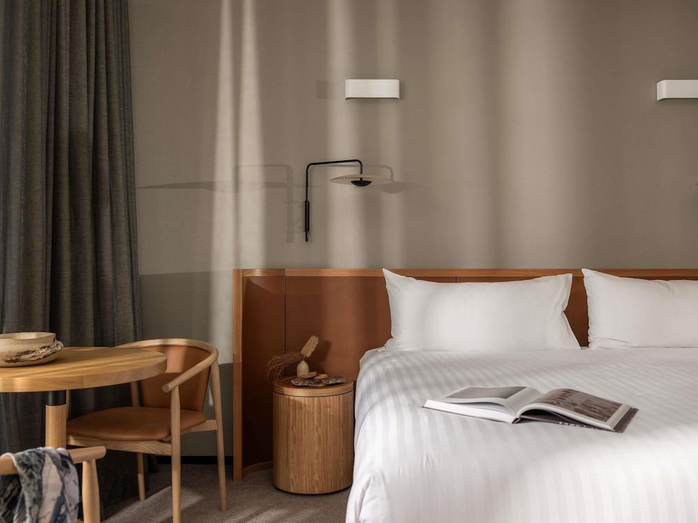 Wonil Hotel Perth - Handwritten Collection