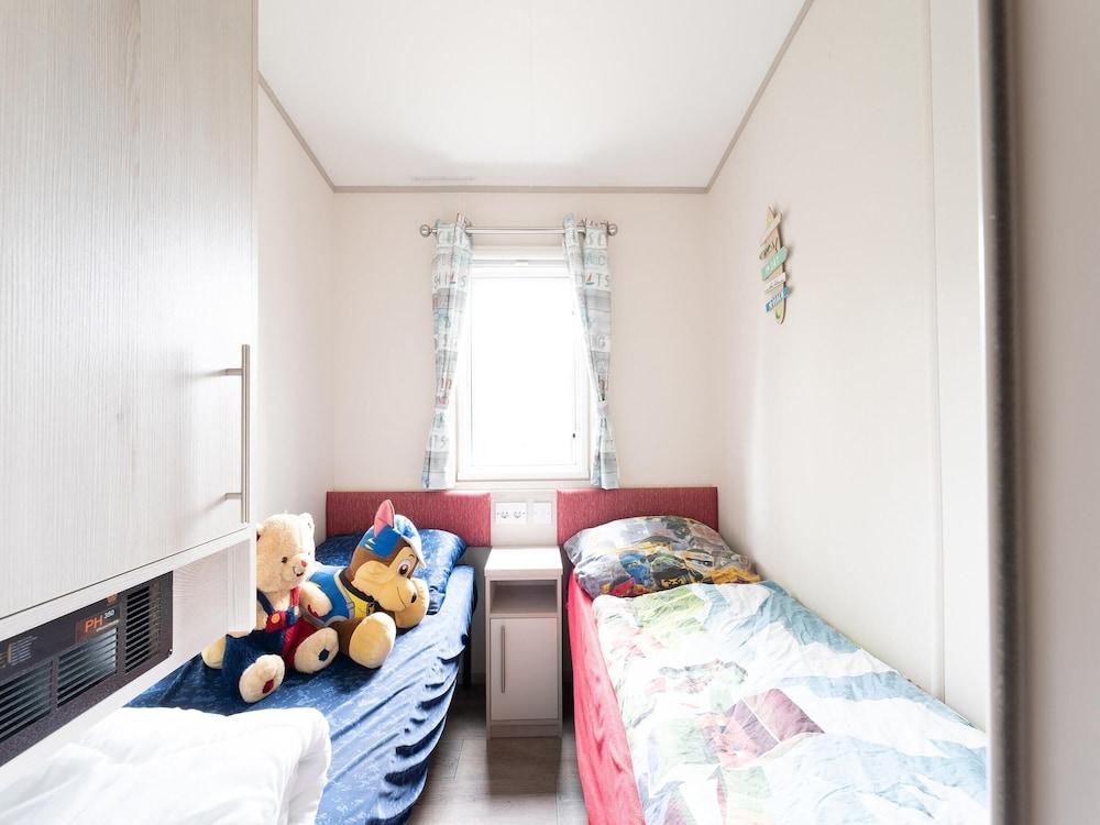 Chalet in Renesse Near Sandy Beaches