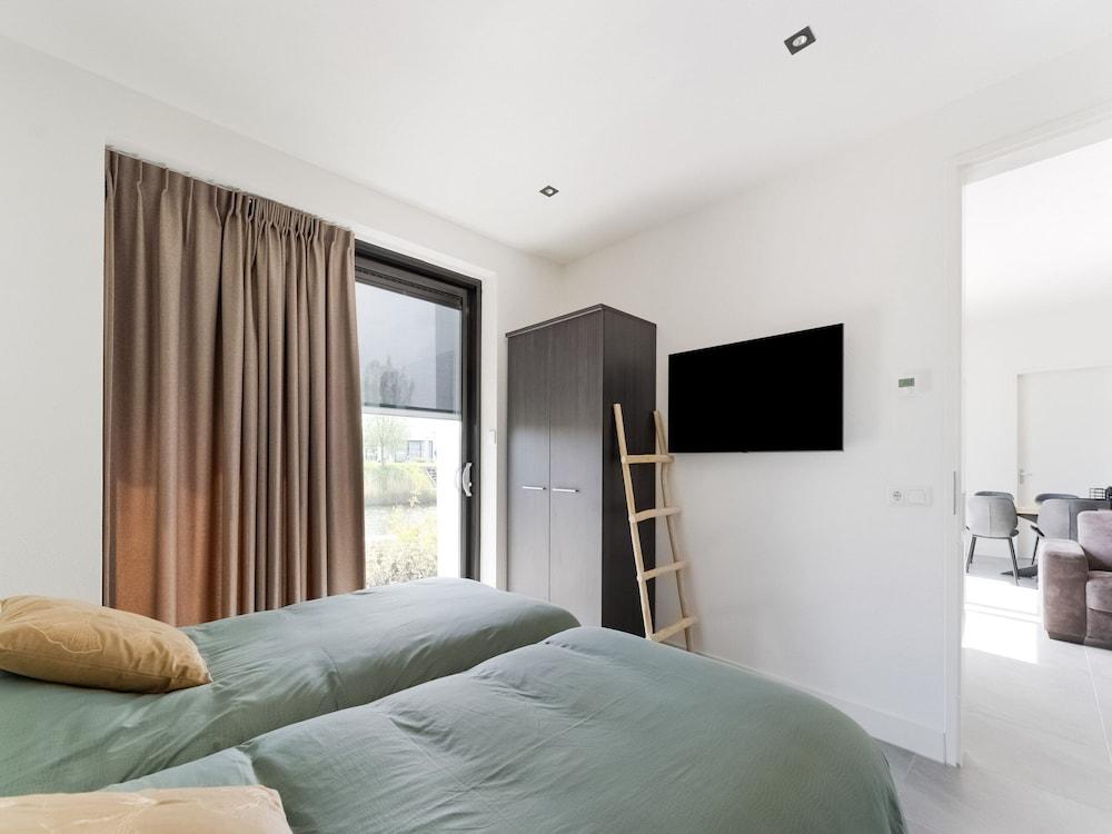 Swanky Villa in Zeewolde With Garden