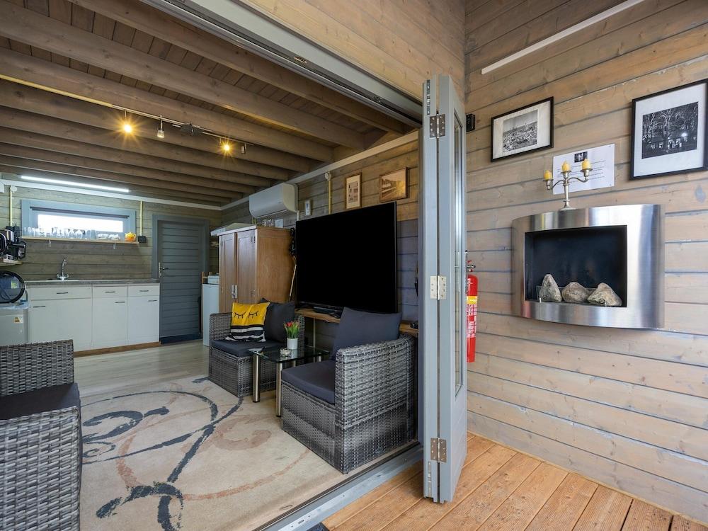 Romantic Chalet Near Wilhelminadorp