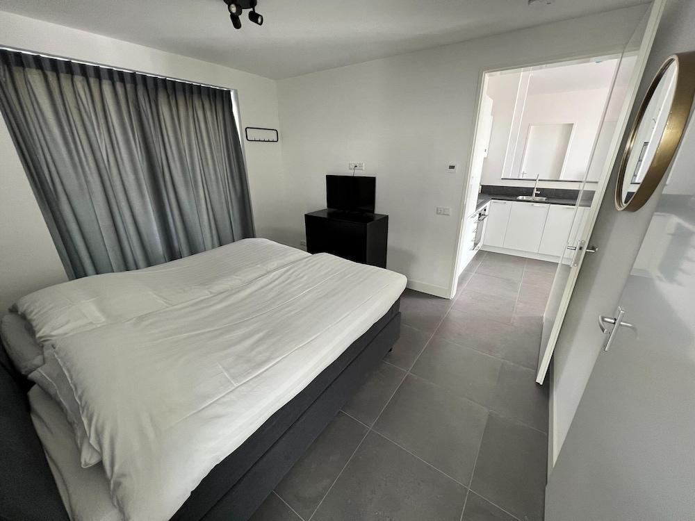 Villa w/ Hot Tub & Jetty