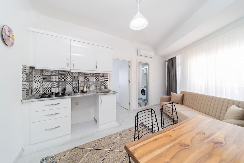 Modern and Comfortable Apartment in Muratpasa