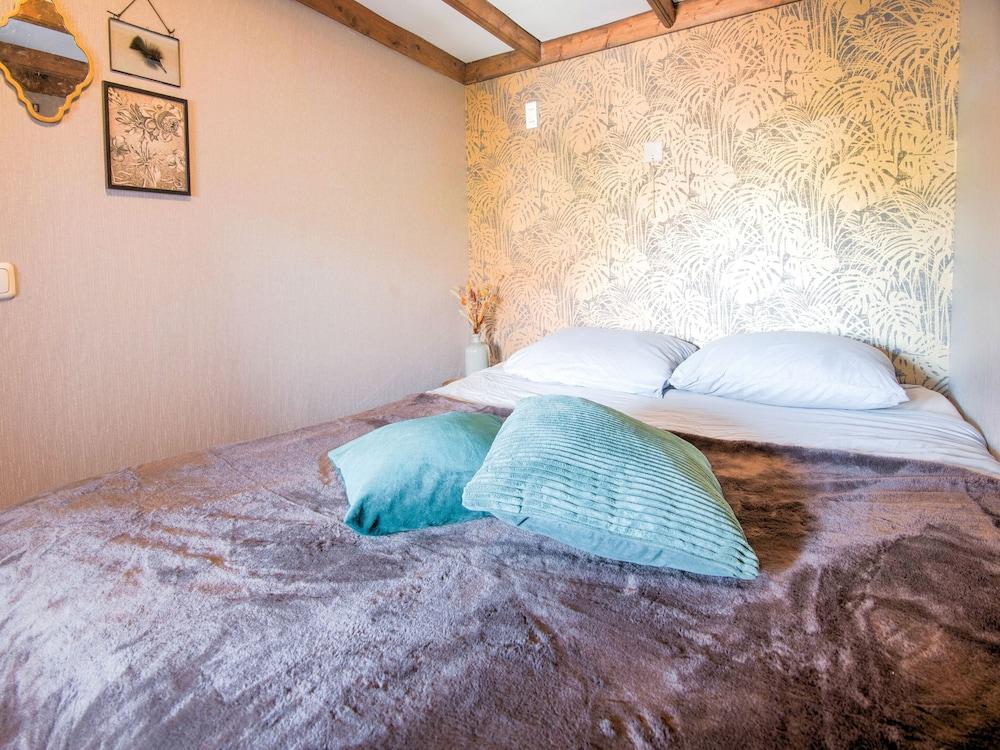 Ibiza Style Chalet With Lounge Terrace