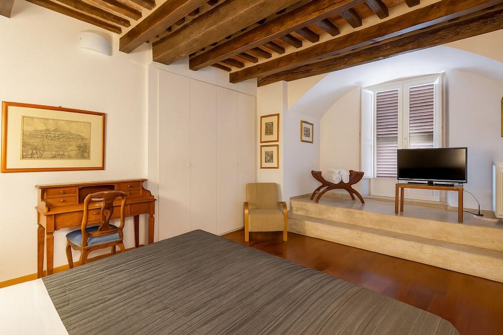 The Balcony Suite -Piazza del Campo View
