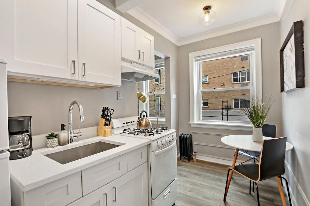 Minimalist Studio Apt in Edgewater