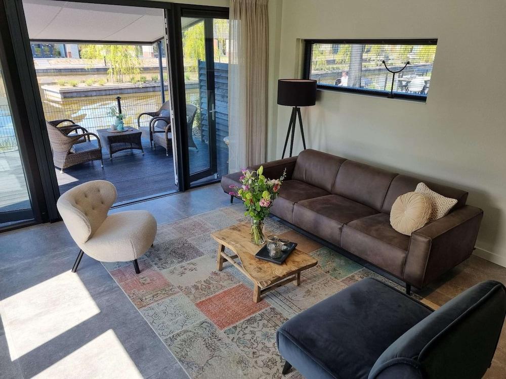 Luxury Villa Near the Frysian Water