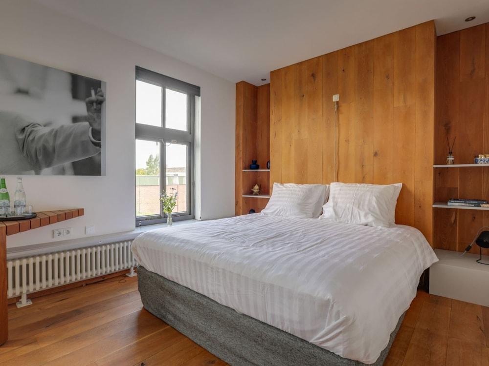 Inn in Ternaard Near Heritage