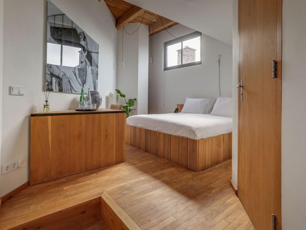 Inn in Ternaard Near Heritage