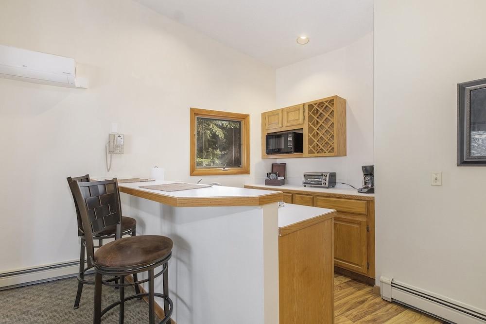 Boulder Brook On Fall River - Spa Suite 4 Condo by Redawning