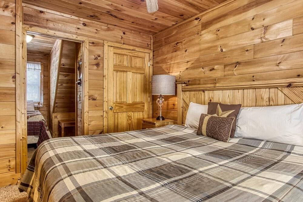 Morning Mist - Beautiful Cabin In The Arts & Crafts Community 2 Bedroom Cabin