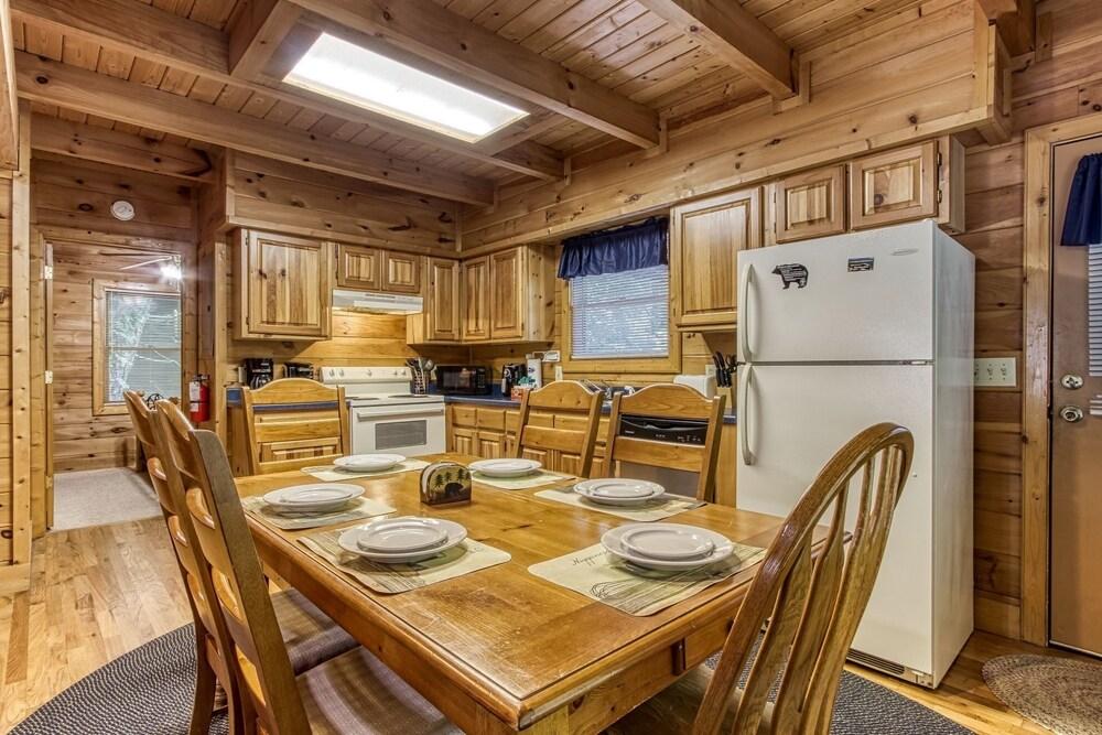 Morning Mist - Beautiful Cabin In The Arts & Crafts Community 2 Bedroom Cabin