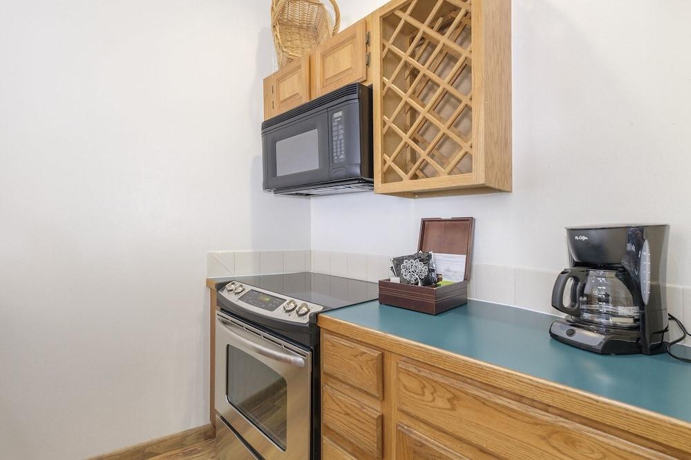 Boulder Brook On Fall River - Spa Suite 7 Condo by Redawning