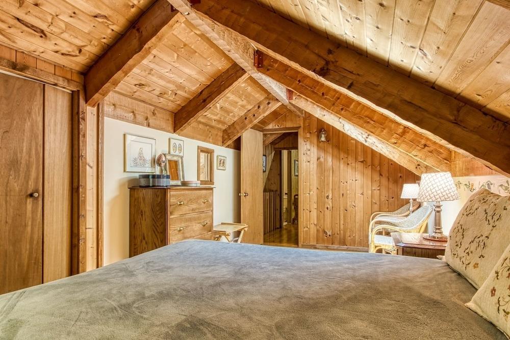 Valhalla - Private Rustic Getaway 2 Bedroom Cabin by RedAwning