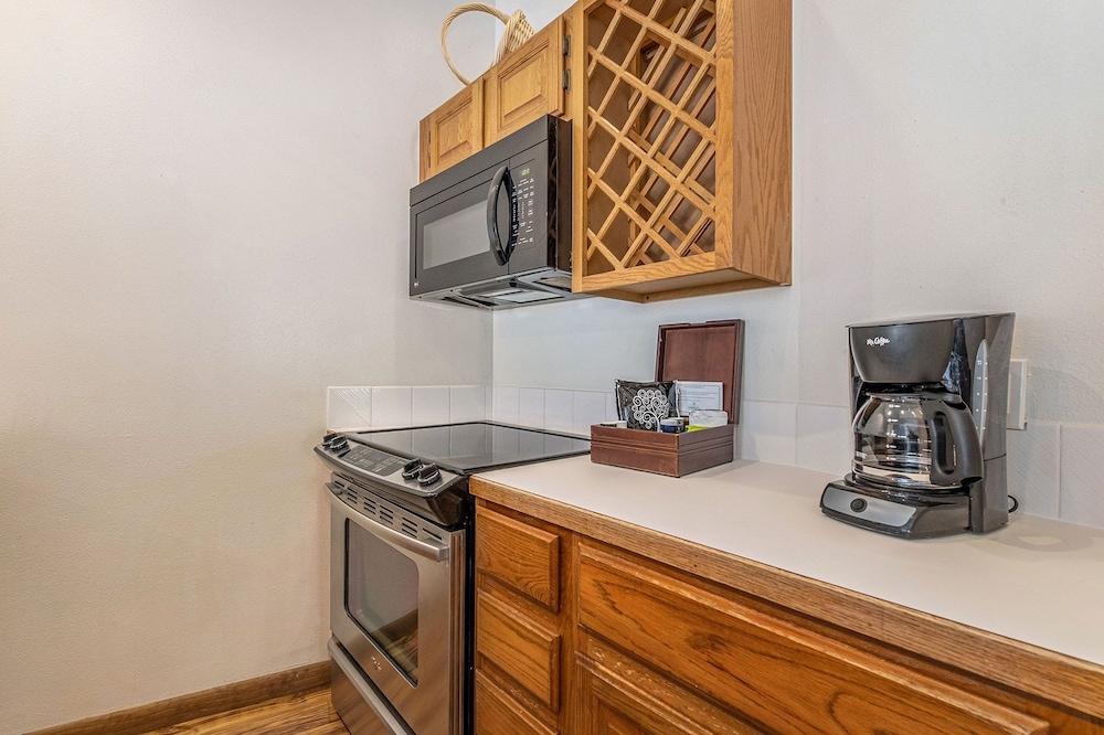 Boulder Brook On Fall River - Spa Suite 2 Condo by Redawning