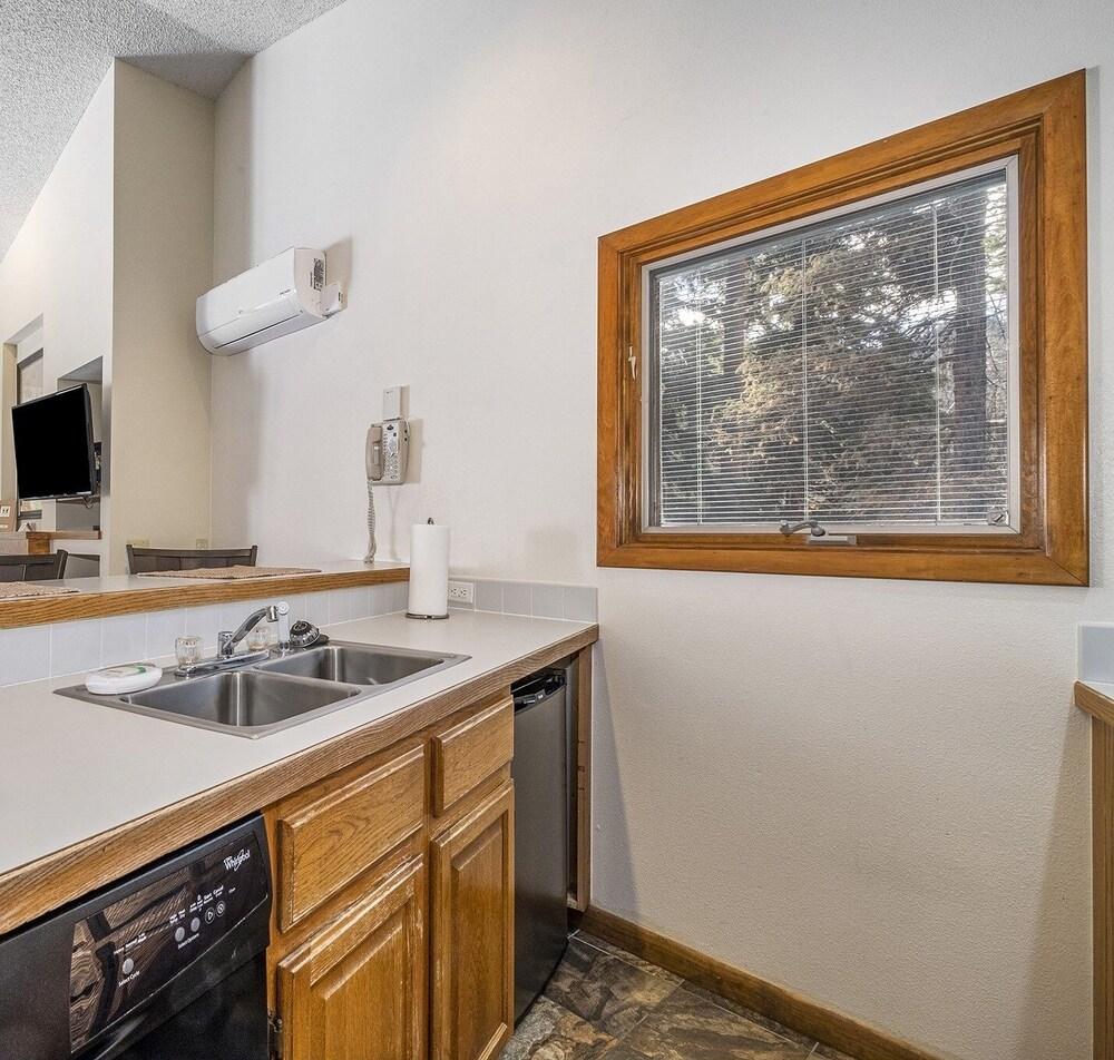 Boulder Brook On Fall River - Spa Suite 8 Condo by Redawning