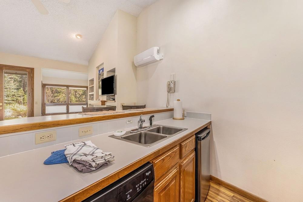 Boulder Brook On Fall River - Spa Suite 1 Condo by Redawning