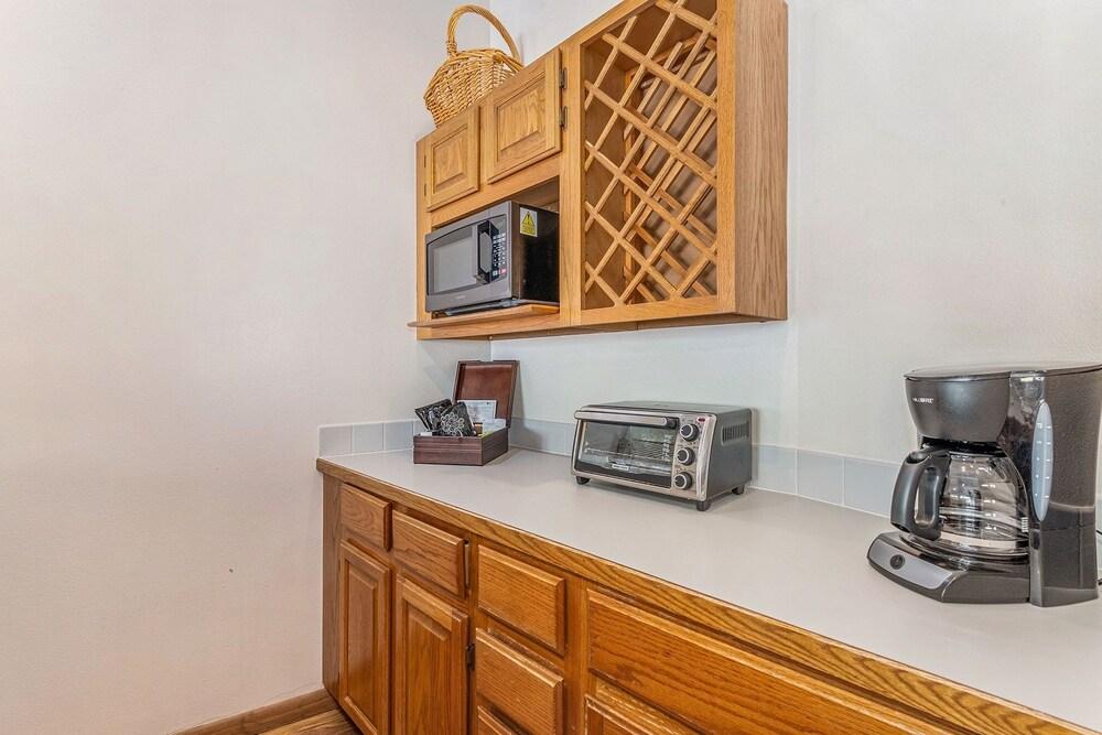 Boulder Brook On Fall River - Spa Suite 1 Condo by Redawning