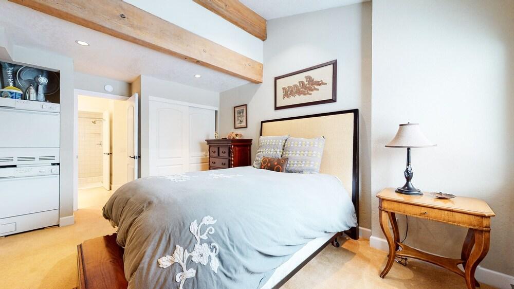 Summit #92 3 Bedroom Condo by RedAwning