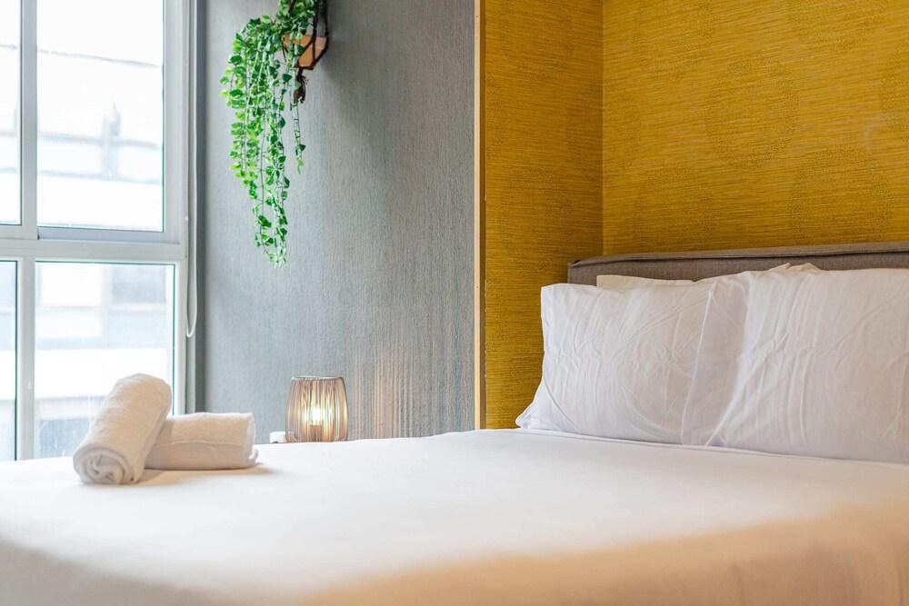 Anahuac Apartments by VH