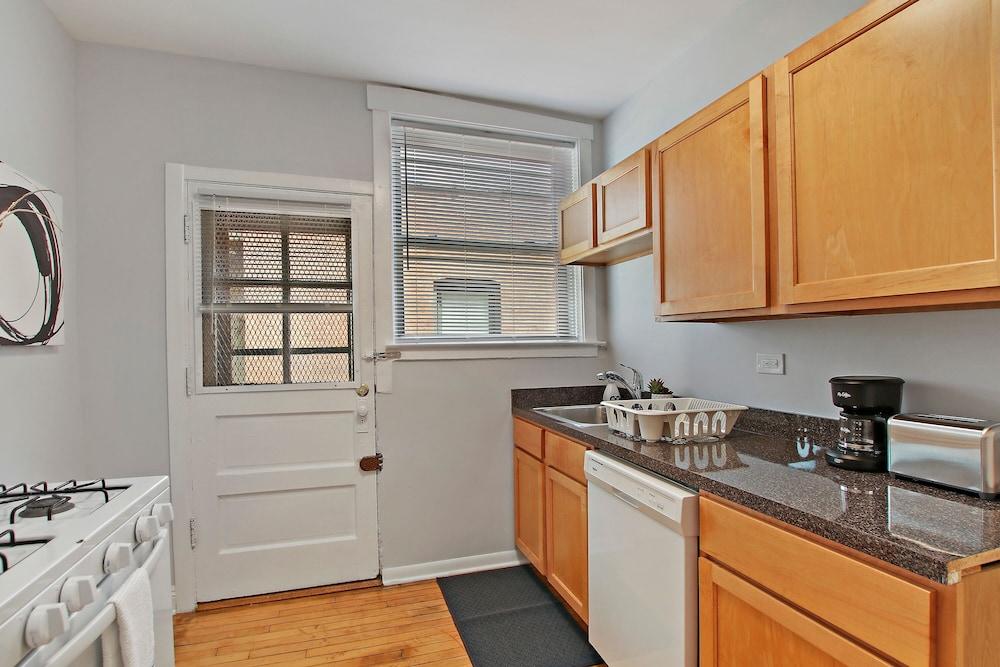 Deluxe 1BR Apt in a Ravenswood