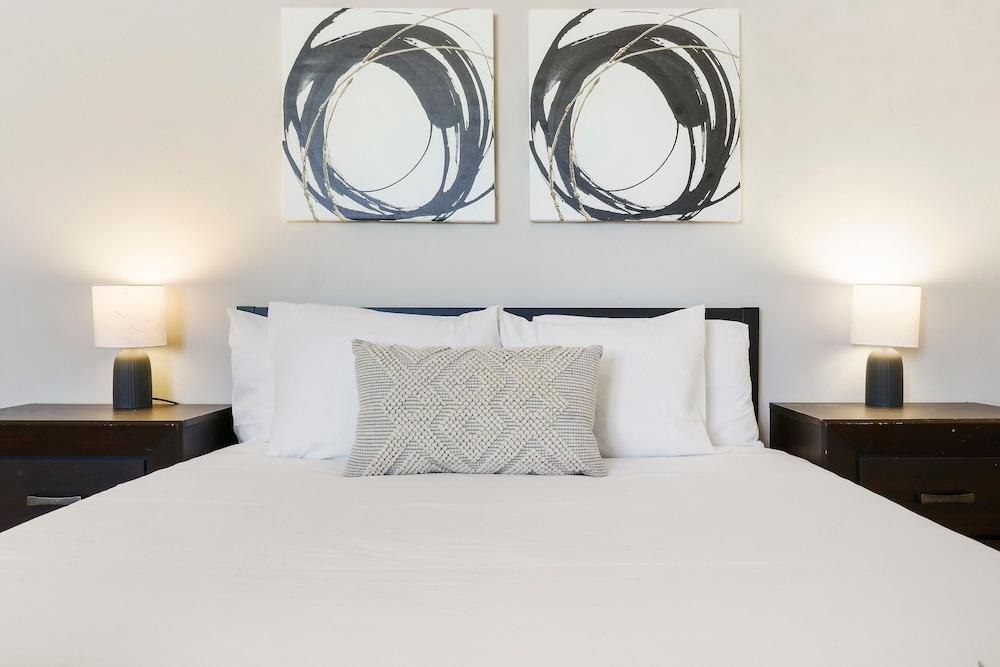 2BR Modern & Comfy Apt in Rogers Park