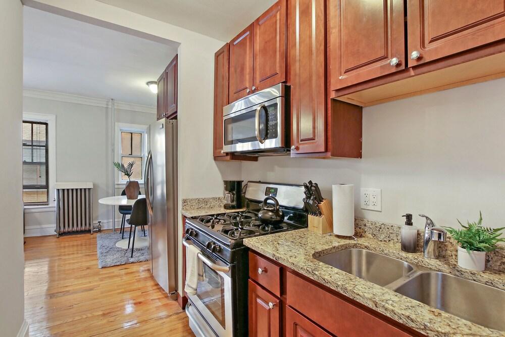 1BR Calm & Cozy Apt in Lincoln Square