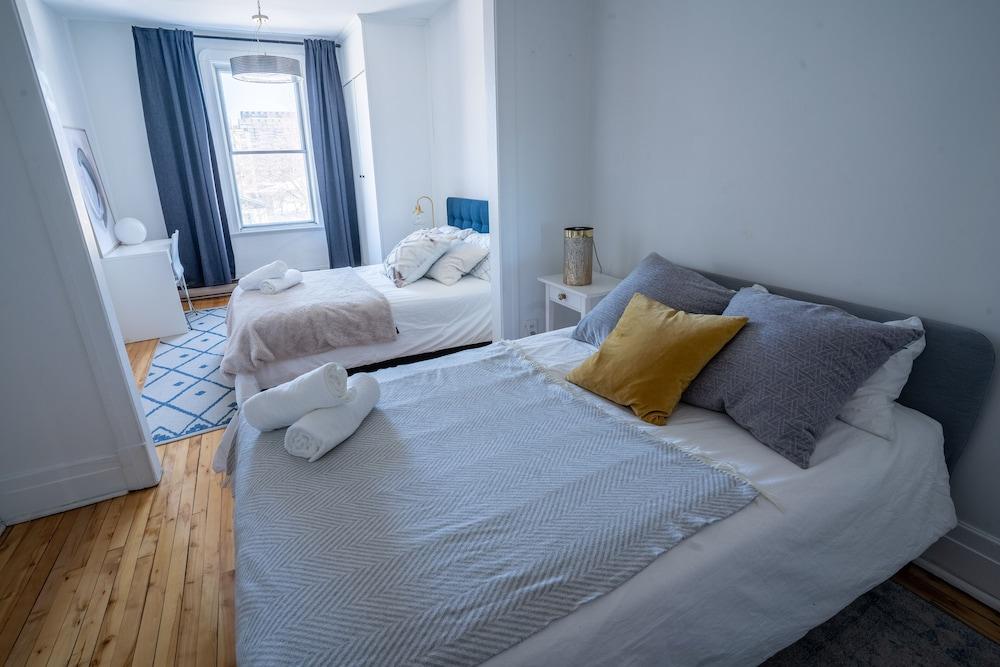 Stunning 2 Bedroom Apt! 3mins Walk From CDN Metro