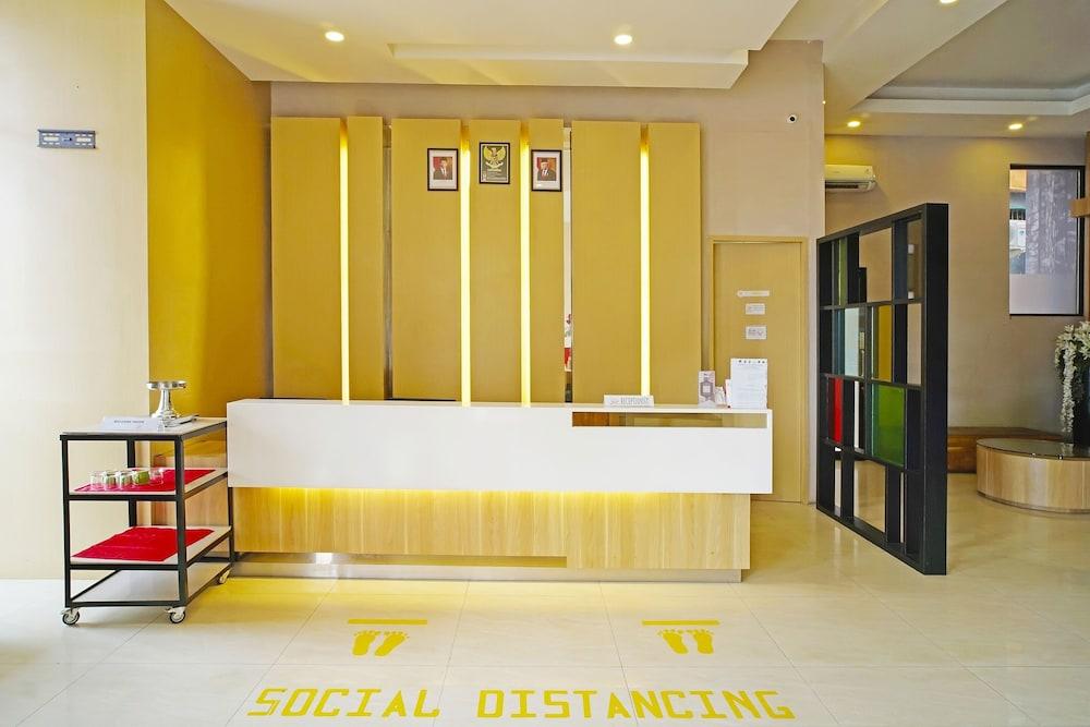 Collection O 91373 M Hotel