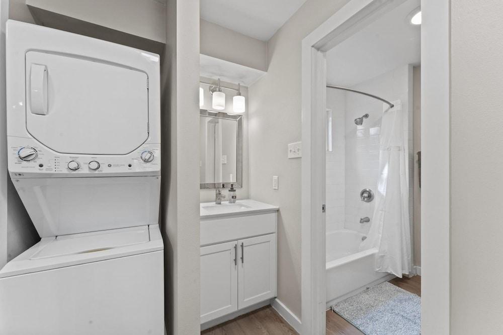 Charming Studio Close to Downtown and Domain