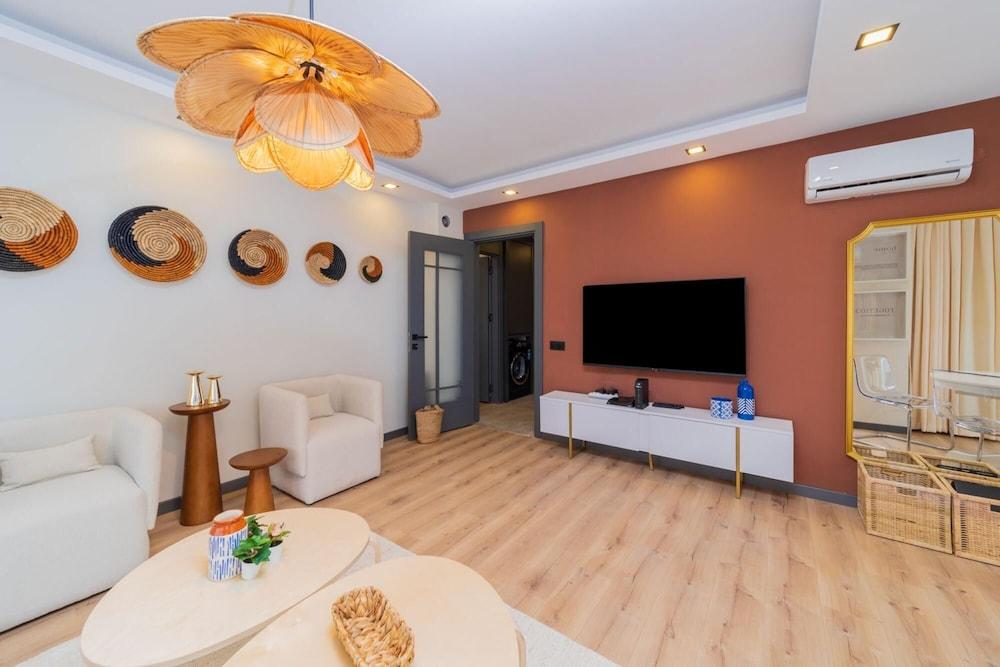 Sleek and Central Apartment in Muratpasa