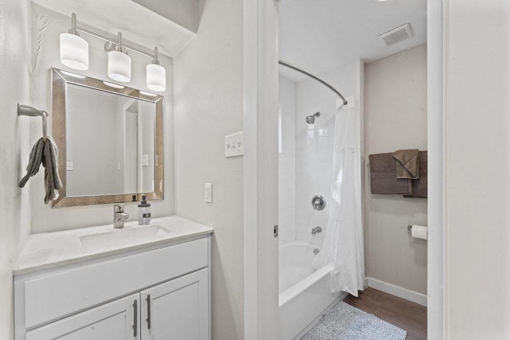 Comfy Studio Close to Downtown and Domain