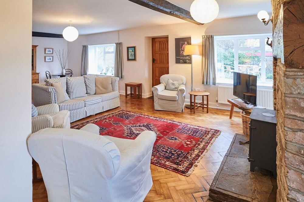 Host Stay Penrheol Farmhouse