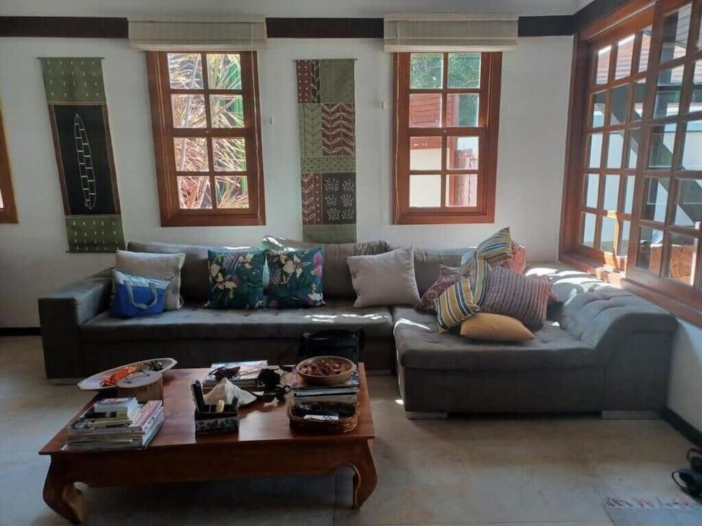 Casa Espetacular com rea Gourmet e Perto da Praia